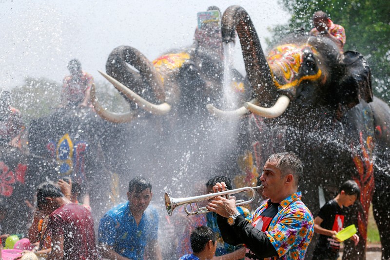 Thai Lan tung bung trong le hoi te nuoc Songkran-Hinh-2